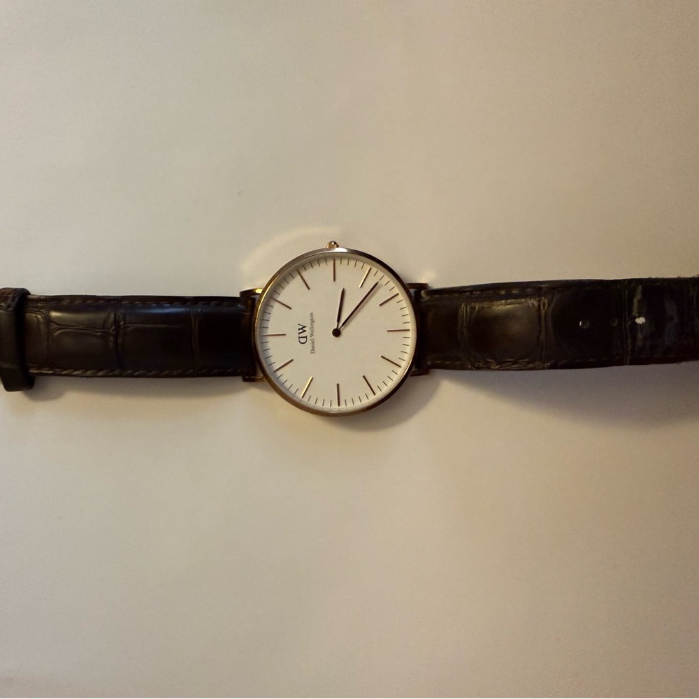 Classic White Dial Watch with Black Leather Strap- Daniel Wellington